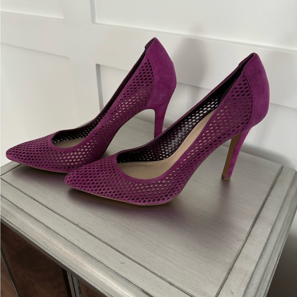 Vince Camuto purple suede pumps size 10
